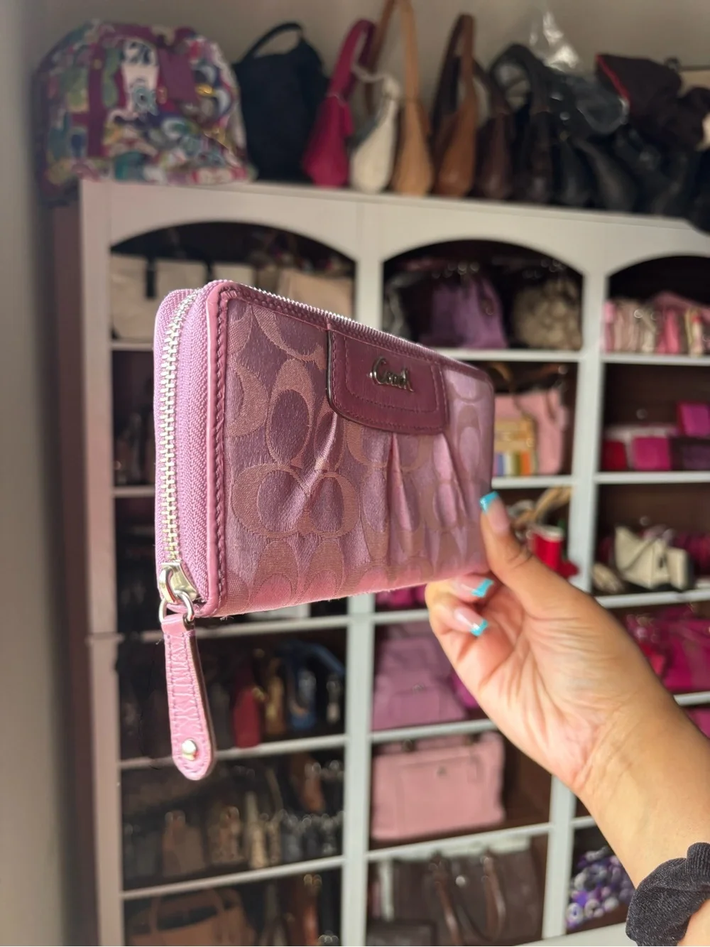 👛💜💕COACH Ashley Signature Pleated Zip-Around Wallet💕💜👛